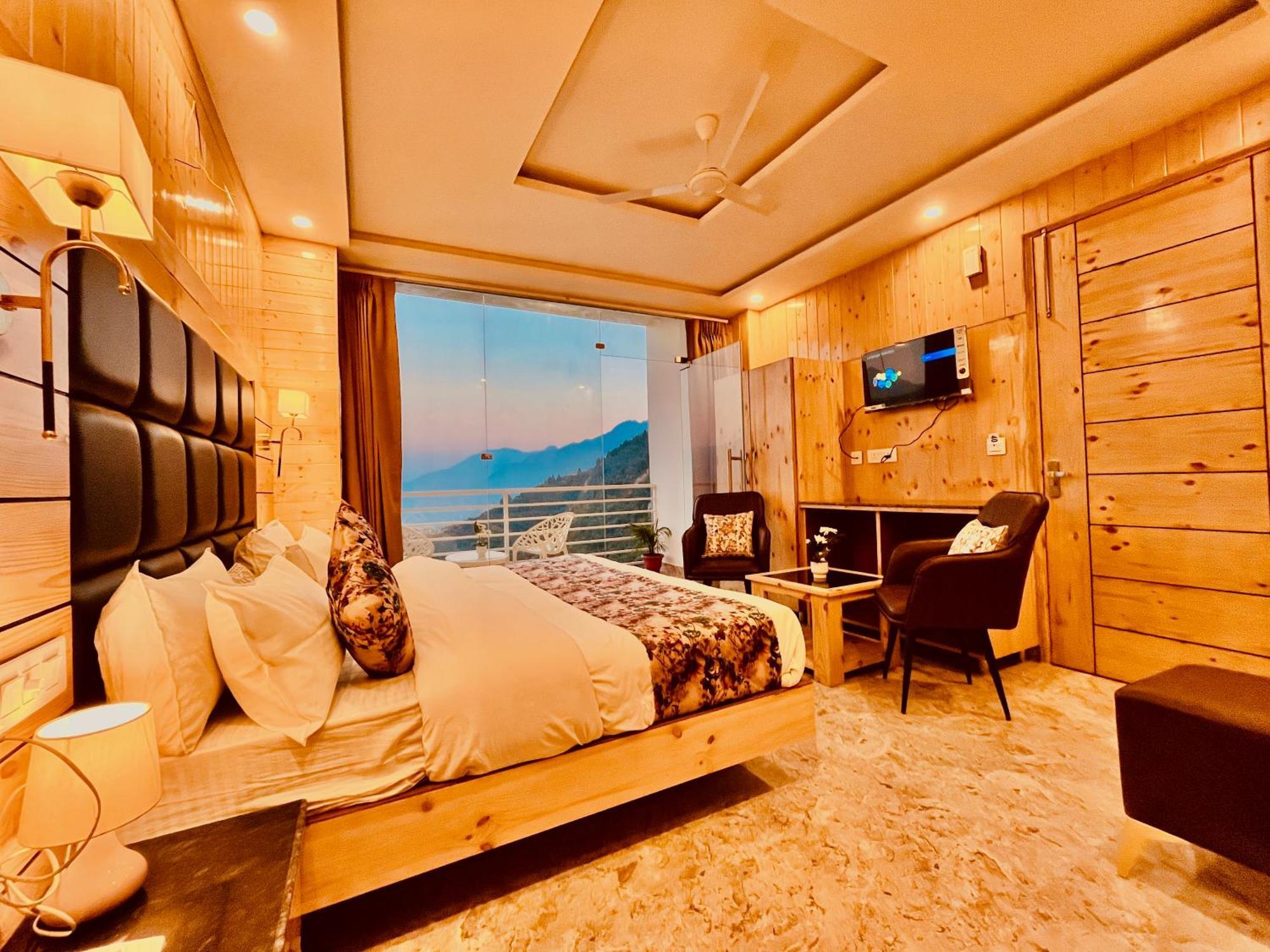 Hotel Classic Crown - #Scenic Mountain View #Open Terrace #Parking #Premium Rooms With Balcony #Guest Preferred #Best Selling Hotel In 穆索里 外观 照片