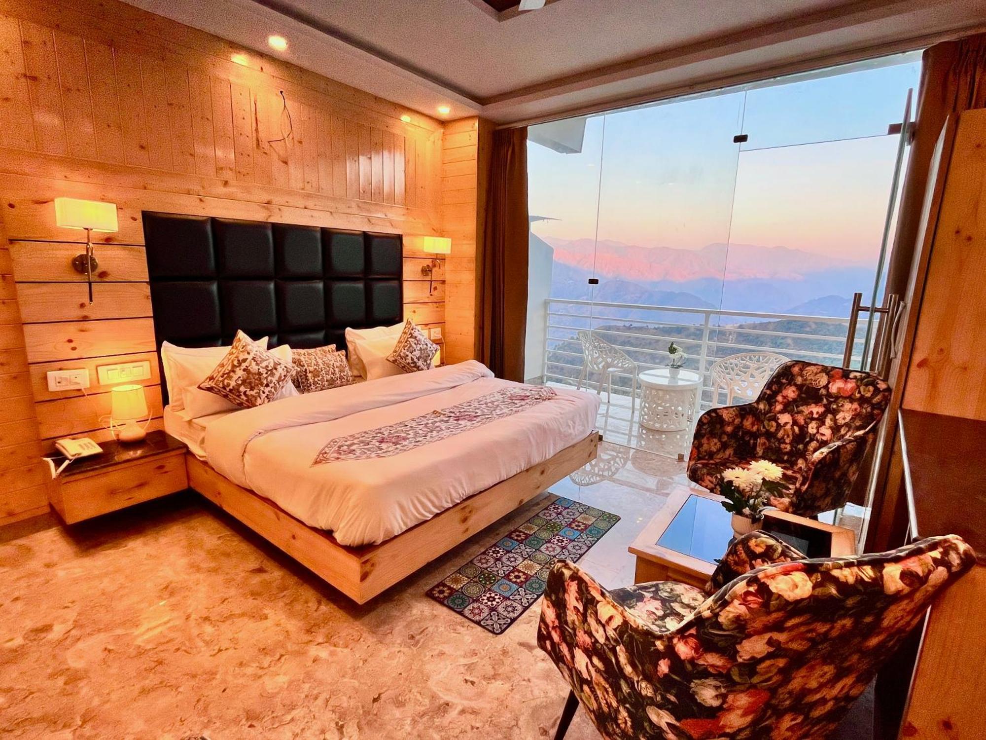 Hotel Classic Crown - #Scenic Mountain View #Open Terrace #Parking #Premium Rooms With Balcony #Guest Preferred #Best Selling Hotel In 穆索里 外观 照片