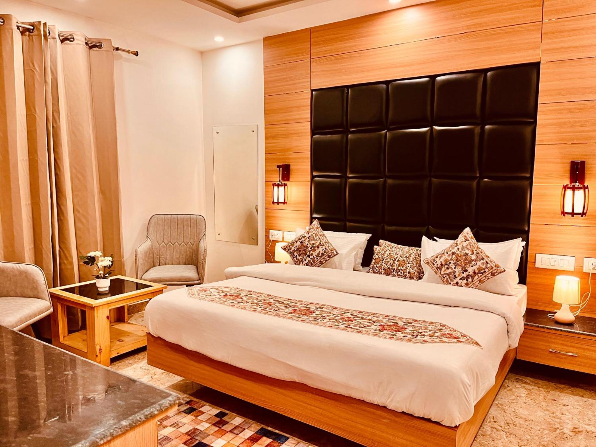 Hotel Classic Crown - #Scenic Mountain View #Open Terrace #Parking #Premium Rooms With Balcony #Guest Preferred #Best Selling Hotel In 穆索里 外观 照片