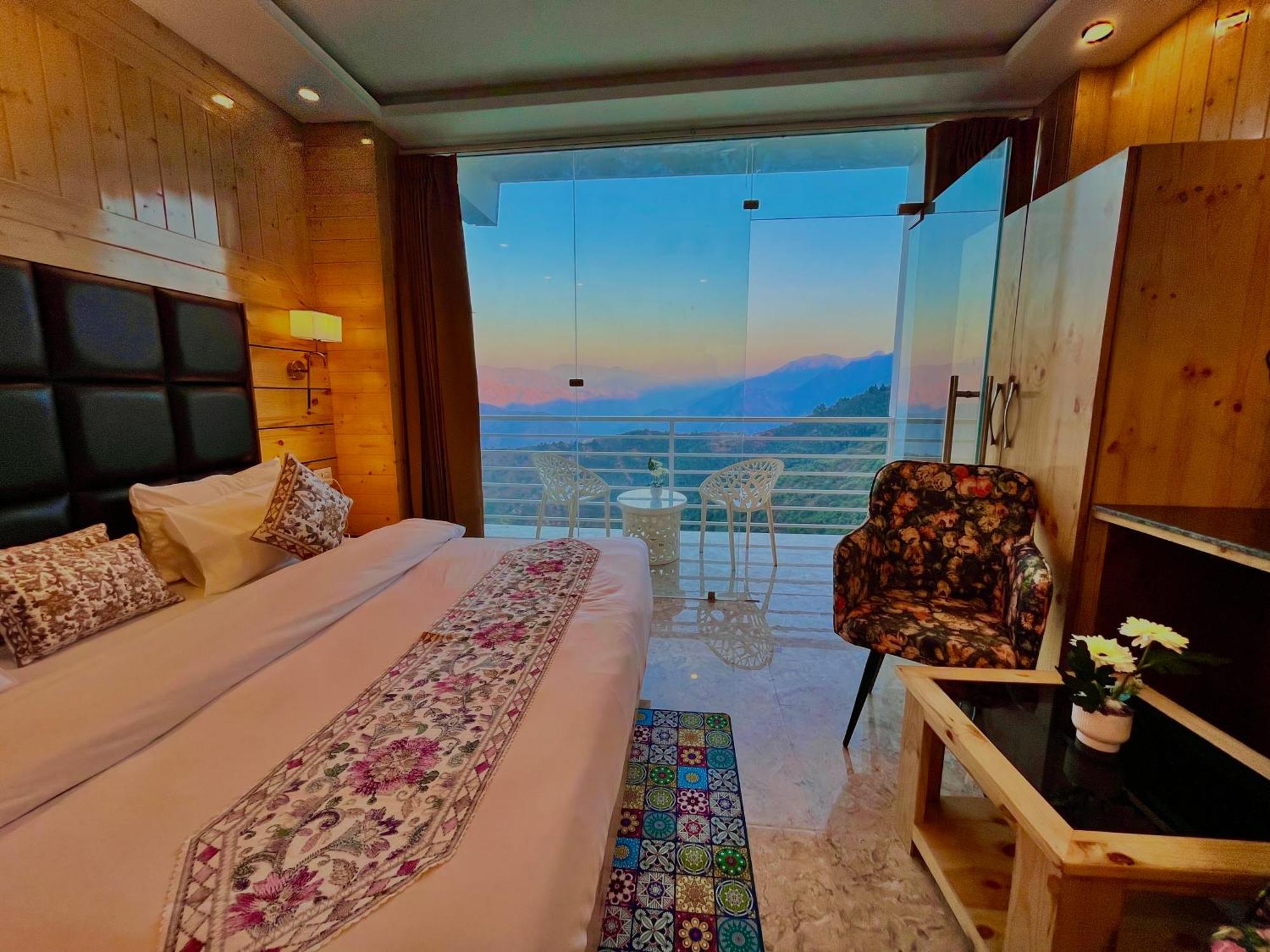 Hotel Classic Crown - #Scenic Mountain View #Open Terrace #Parking #Premium Rooms With Balcony #Guest Preferred #Best Selling Hotel In 穆索里 外观 照片