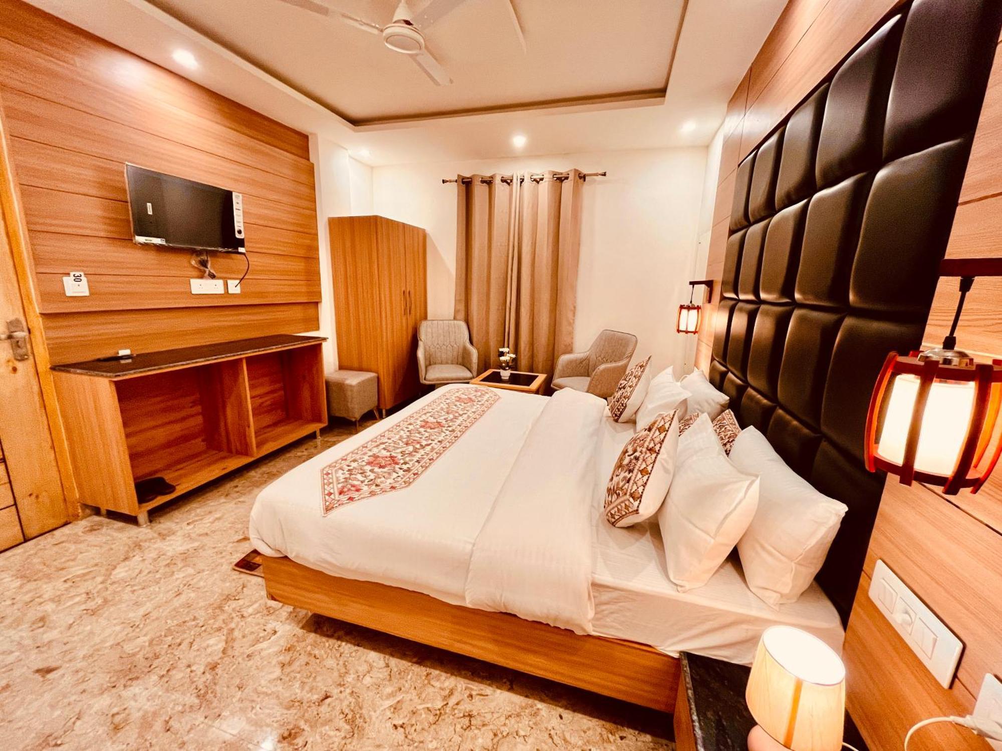 Hotel Classic Crown - #Scenic Mountain View #Open Terrace #Parking #Premium Rooms With Balcony #Guest Preferred #Best Selling Hotel In 穆索里 外观 照片