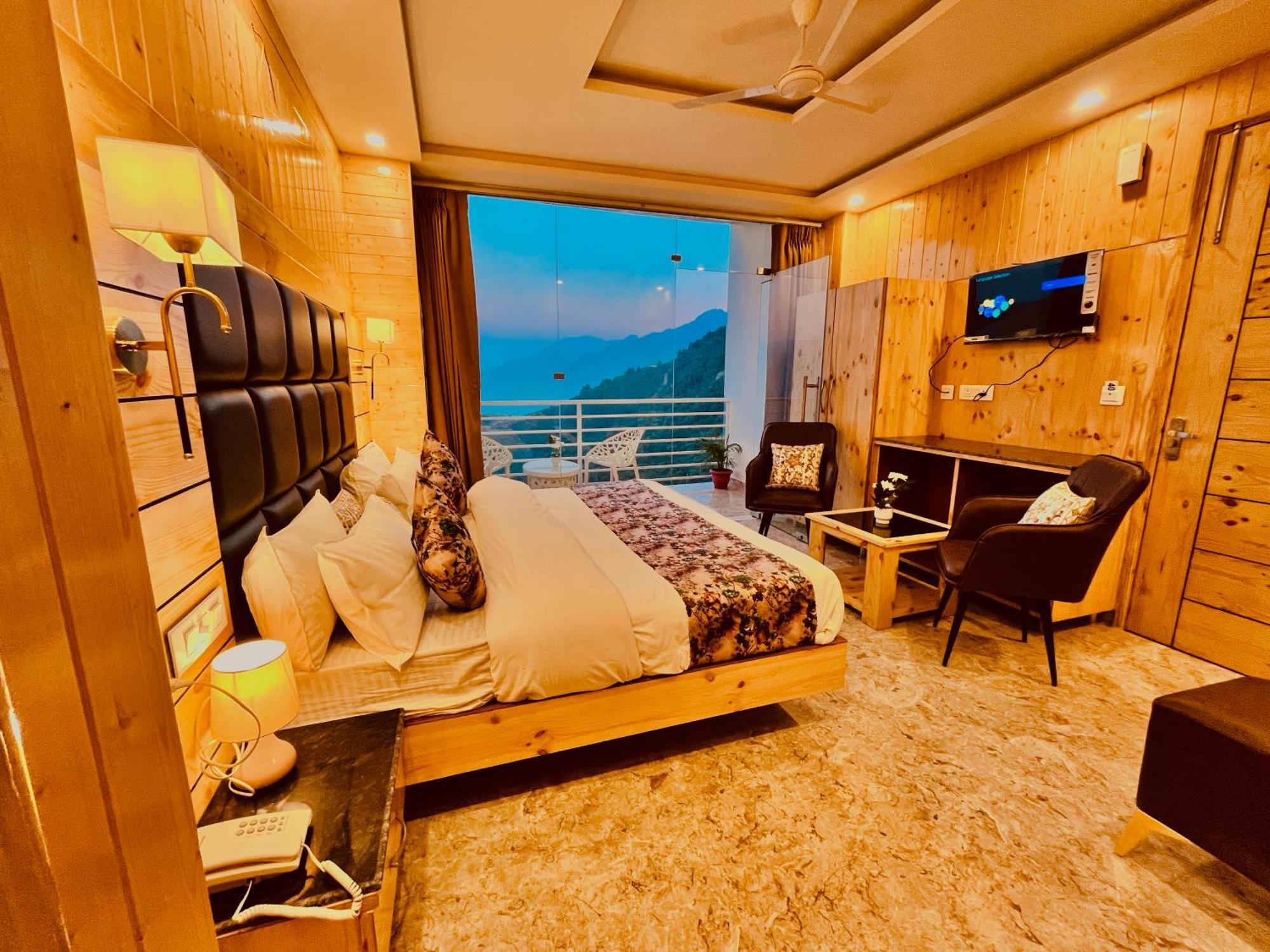 Hotel Classic Crown - #Scenic Mountain View #Open Terrace #Parking #Premium Rooms With Balcony #Guest Preferred #Best Selling Hotel In 穆索里 外观 照片