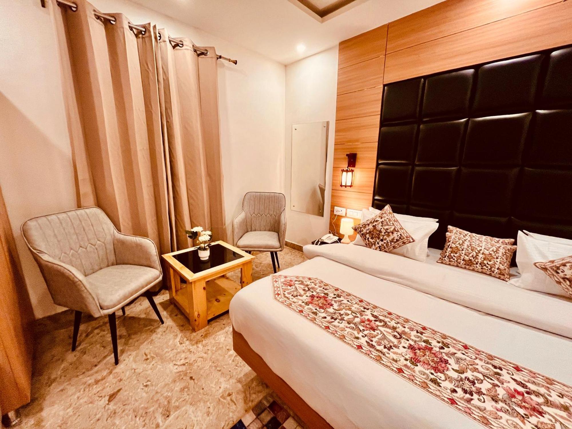 Hotel Classic Crown - #Scenic Mountain View #Open Terrace #Parking #Premium Rooms With Balcony #Guest Preferred #Best Selling Hotel In 穆索里 外观 照片