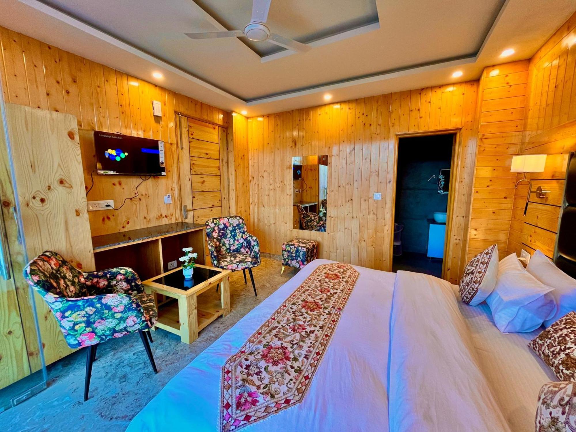 Hotel Classic Crown - #Scenic Mountain View #Open Terrace #Parking #Premium Rooms With Balcony #Guest Preferred #Best Selling Hotel In 穆索里 外观 照片