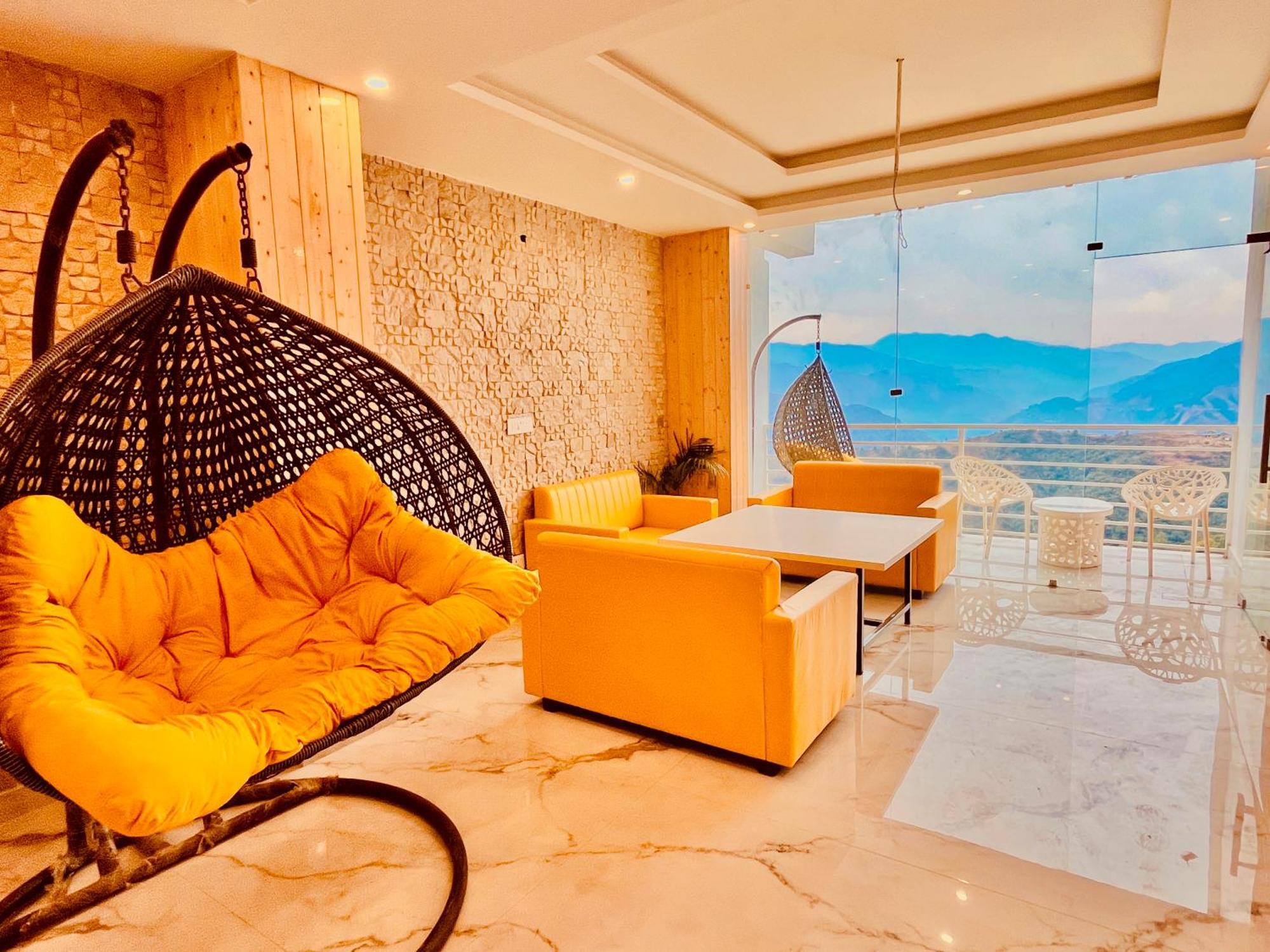 Hotel Classic Crown - #Scenic Mountain View #Open Terrace #Parking #Premium Rooms With Balcony #Guest Preferred #Best Selling Hotel In 穆索里 外观 照片