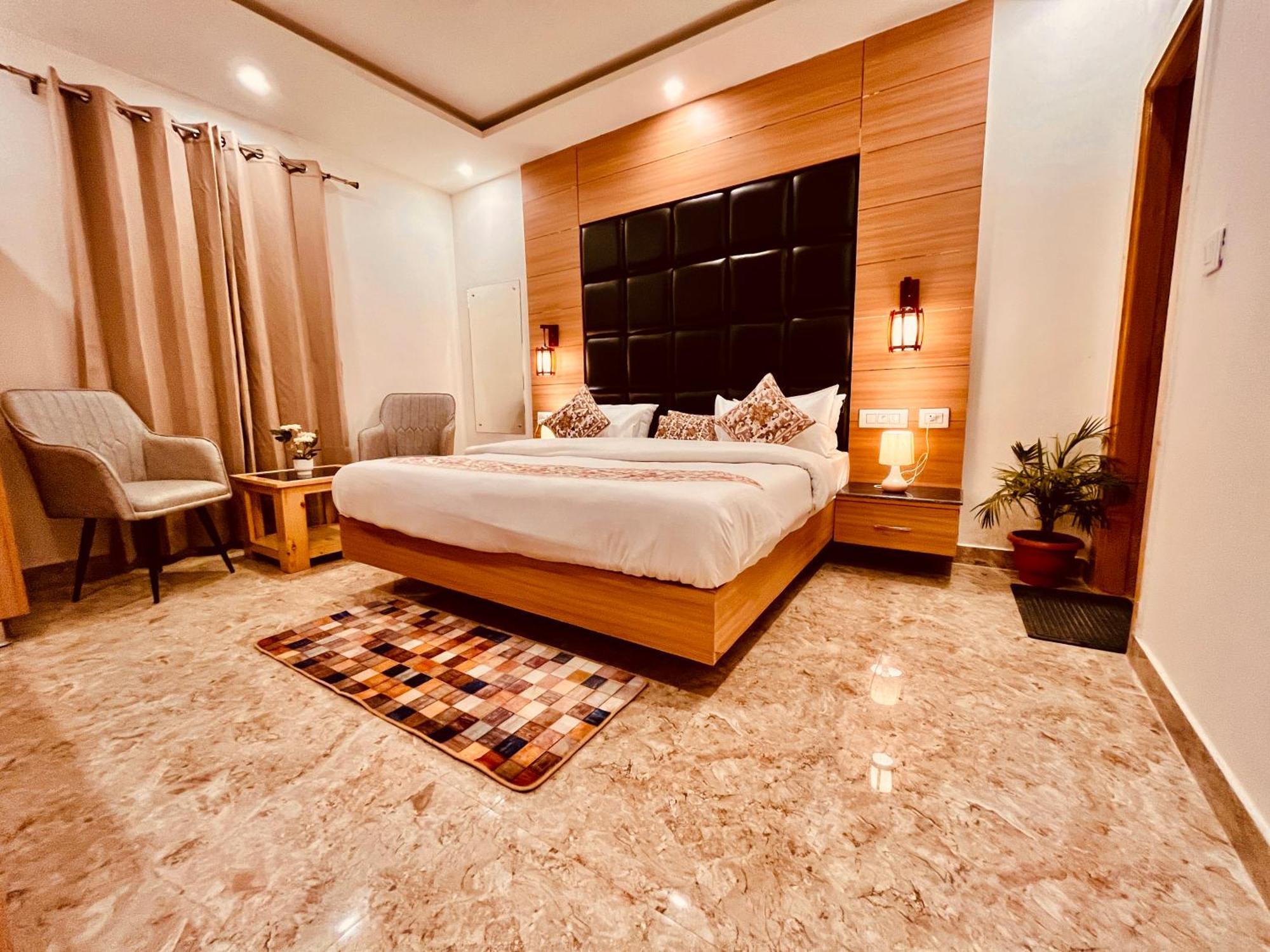 Hotel Classic Crown - #Scenic Mountain View #Open Terrace #Parking #Premium Rooms With Balcony #Guest Preferred #Best Selling Hotel In 穆索里 外观 照片