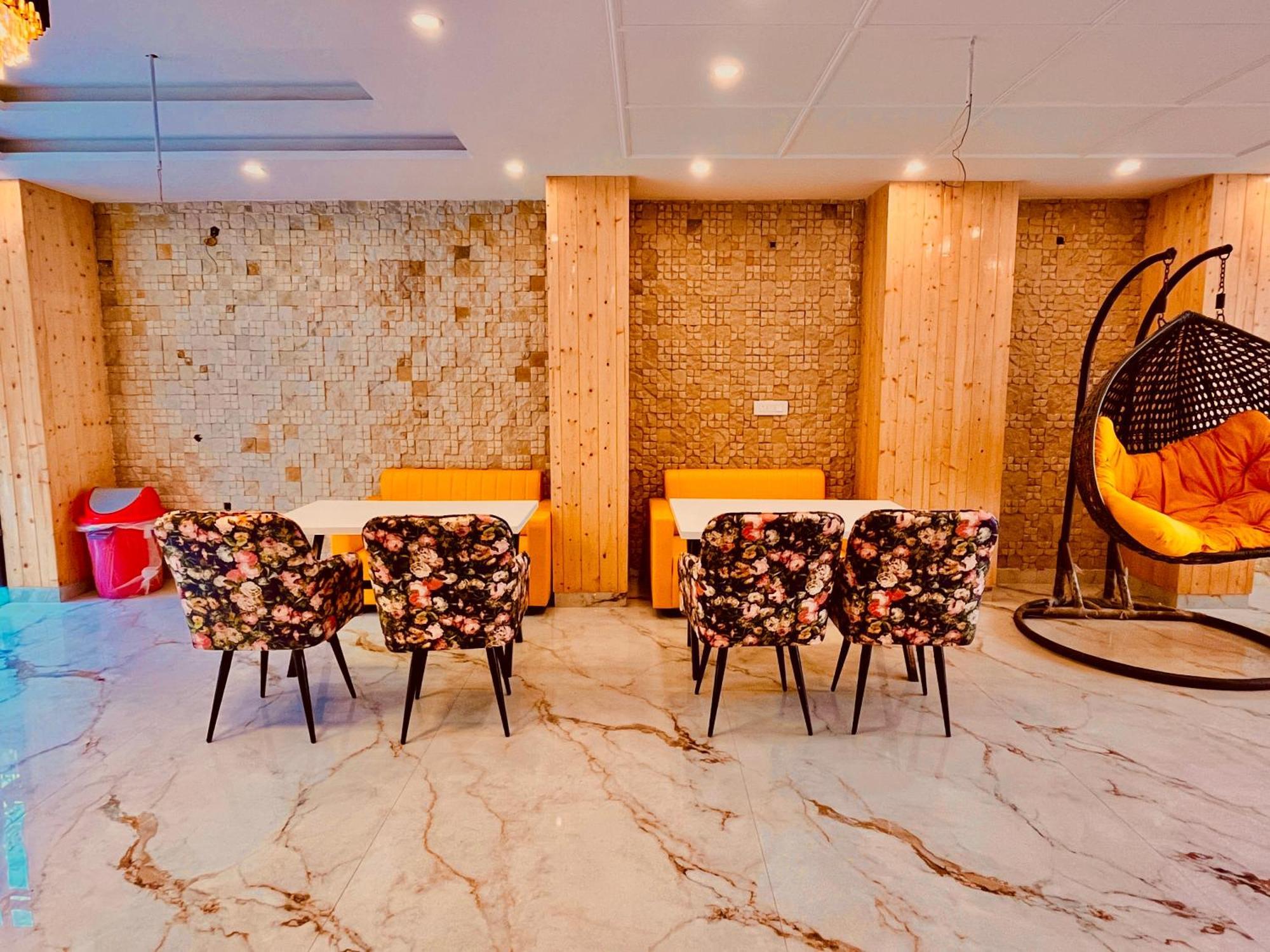 Hotel Classic Crown - #Scenic Mountain View #Open Terrace #Parking #Premium Rooms With Balcony #Guest Preferred #Best Selling Hotel In 穆索里 外观 照片