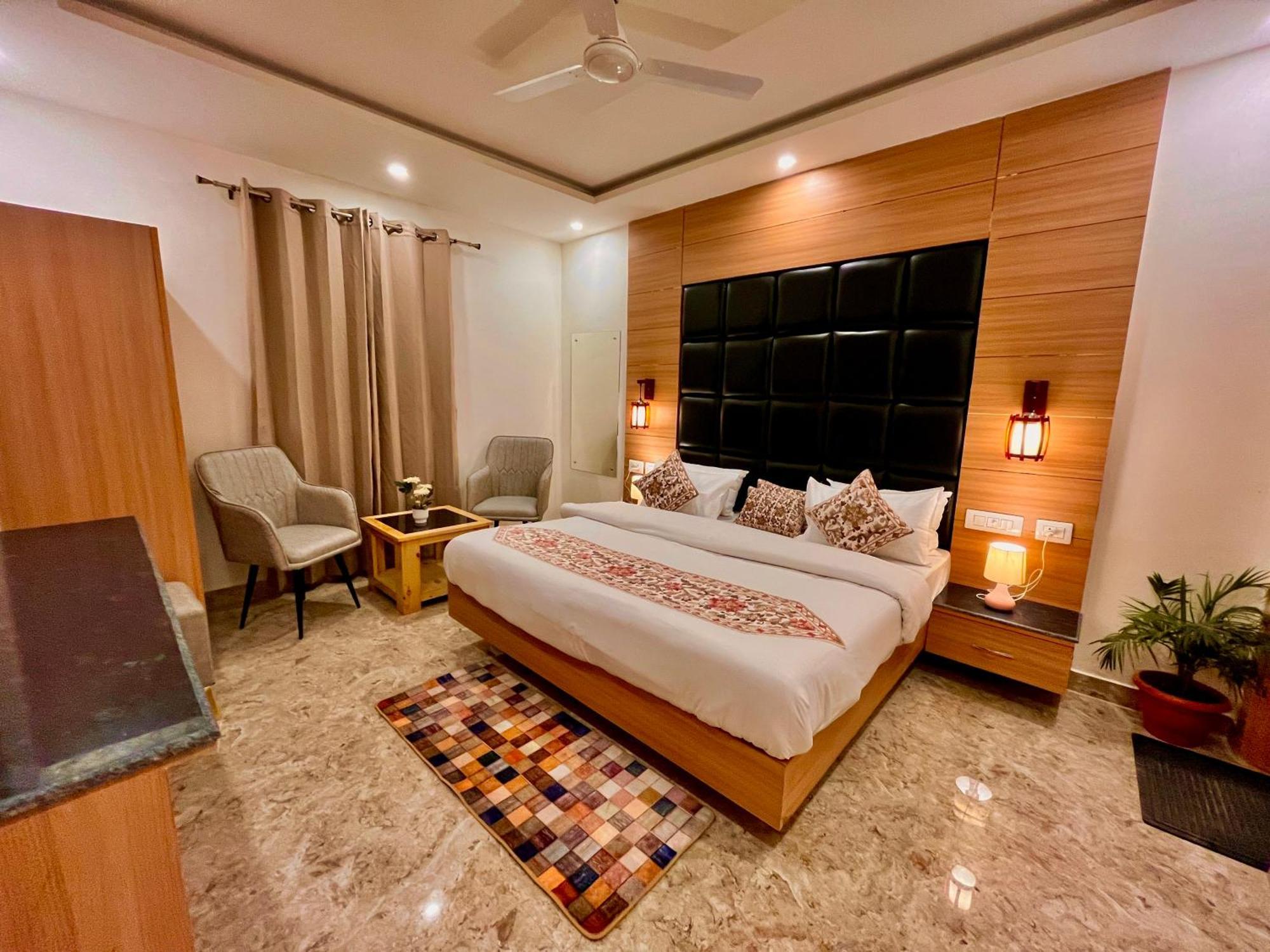 Hotel Classic Crown - #Scenic Mountain View #Open Terrace #Parking #Premium Rooms With Balcony #Guest Preferred #Best Selling Hotel In 穆索里 外观 照片