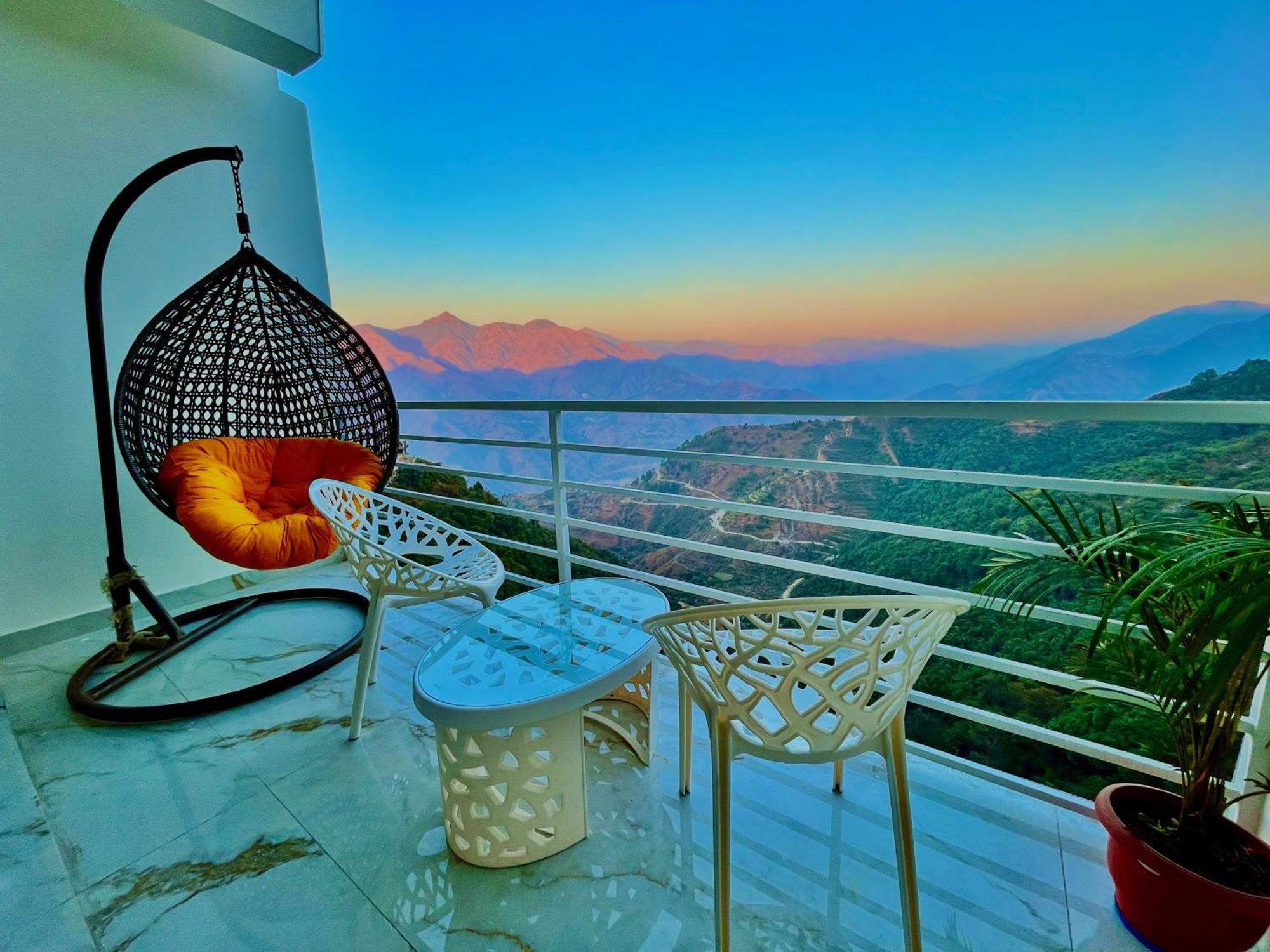 Hotel Classic Crown - #Scenic Mountain View #Open Terrace #Parking #Premium Rooms With Balcony #Guest Preferred #Best Selling Hotel In 穆索里 外观 照片