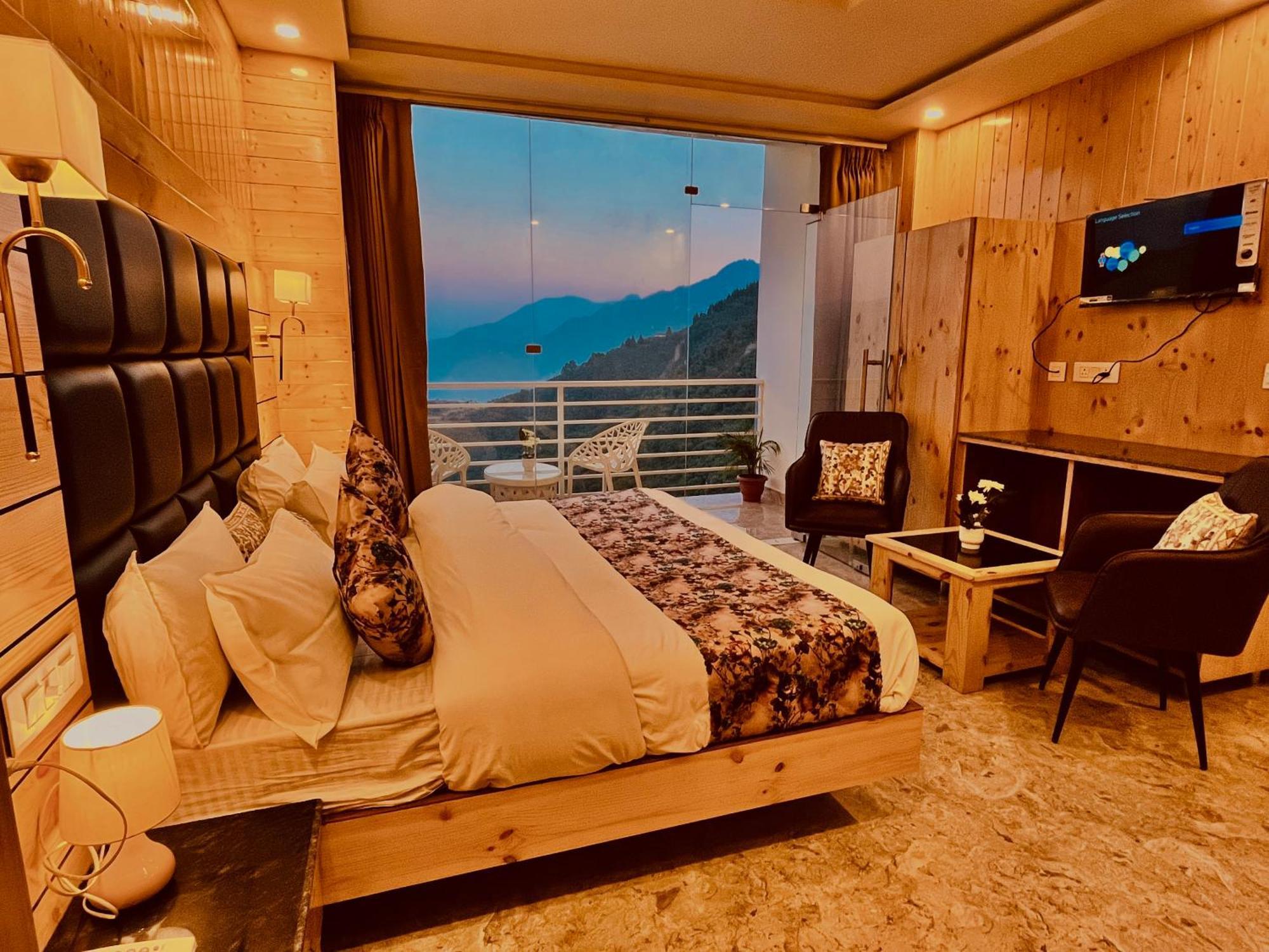Hotel Classic Crown - #Scenic Mountain View #Open Terrace #Parking #Premium Rooms With Balcony #Guest Preferred #Best Selling Hotel In 穆索里 外观 照片